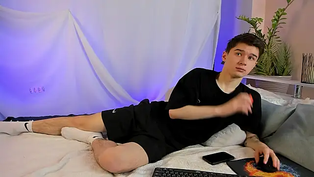 Snapshot of SherlockMax chatting on 02.12.26 SherlockMax online show from 02.12.26