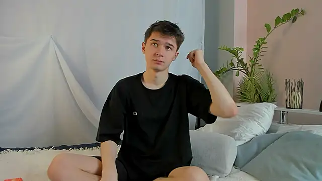 Snapshot of SherlockMax chatting on 02.13.26 SherlockMax online show from 02.13.26