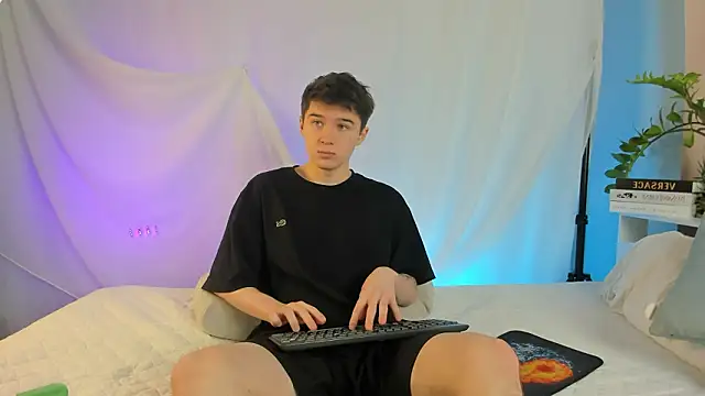 Snapshot of SherlockMax chatting on 02.25.26 SherlockMax online show from 02.25.26