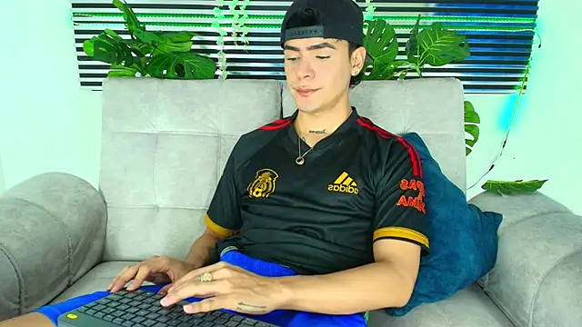 Snapshot of CamiiGuzmanX chatting on 02.02.26 CamiiGuzmanX online show from 02.02.26