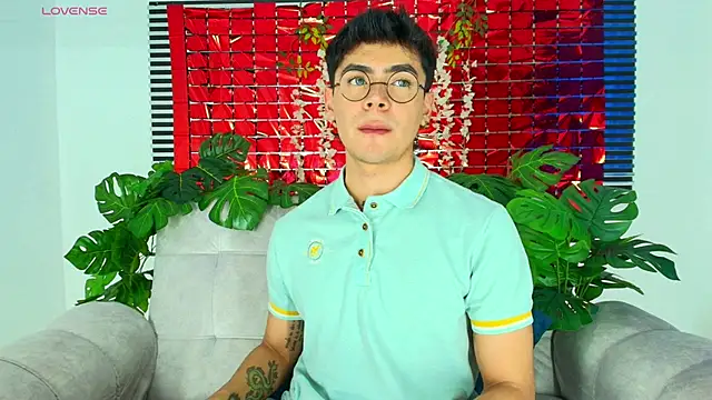 Snapshot of CamiiGuzmanX chatting on 02.28.26 CamiiGuzmanX online show from 02.28.26