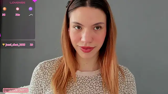 Snapshot of AntonellaaRossii chatting on 10.17.25 AntonellaaRossii online show from 10.17.25