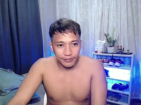 Snapshot of WildhunterMark chatting on 07.16.26 WildhunterMark online show from 07.16.26