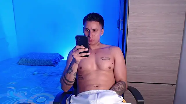 valentinosex1 online show from 11.30.25