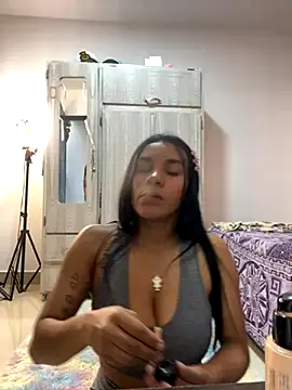 Snapshot of Zendaya11 chatting on 11.11.25 Zendaya11 online show from 11.11.25