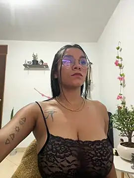 Snapshot of Zendaya11 chatting on 11.12.25 Zendaya11 online show from 11.12.25