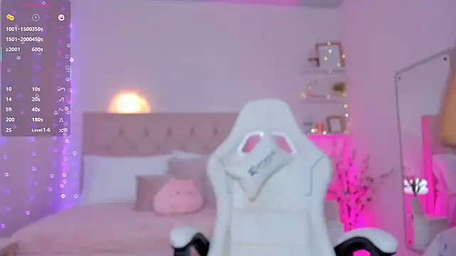 Snapshot of kim_dreams18 chatting on 10.25.25 kim dreams18 online show from 10.25.25