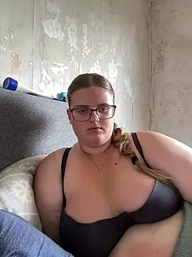 Snapshot of CurvyPaar2 chatting on 06.15.26 CurvyPaar2 online show from 06.15.26