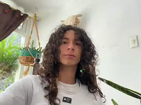 Snapshot of camille_delrey chatting on 10.26.25 camille delrey online show from 10.26.25