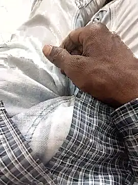 Snapshot of Wet_BunnyFun chatting on 10.11.25 Wet BunnyFun online show from 10.11.25