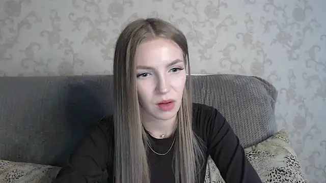 Snapshot of HitGyrl chatting on 04.30.26 HitGyrl online show from 04.30.26