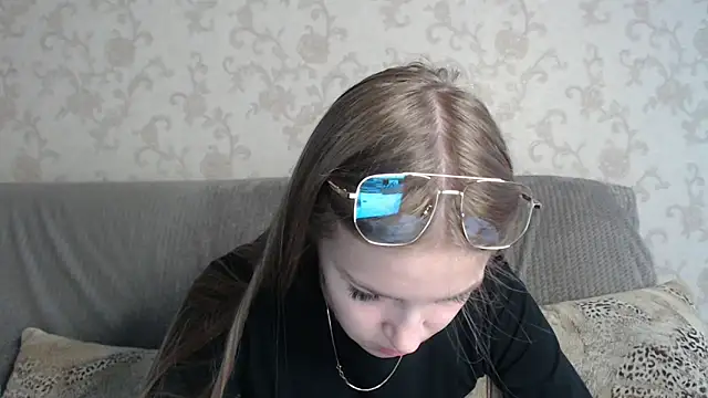 Snapshot of HitGyrl chatting on 05.19.26 HitGyrl online show from 05.19.26