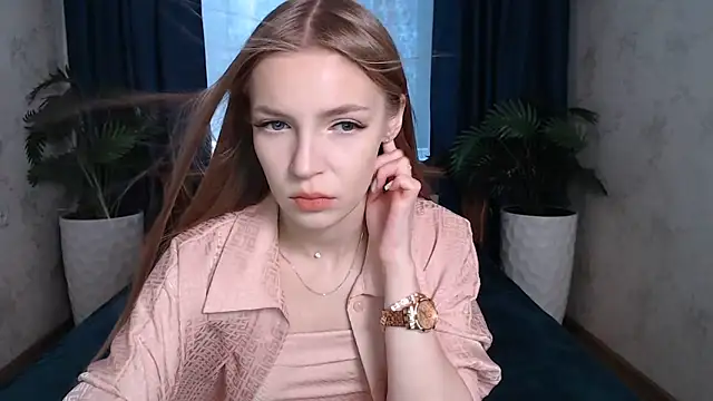 Snapshot of HitGyrl chatting on 06.02.26 HitGyrl online show from 06.02.26