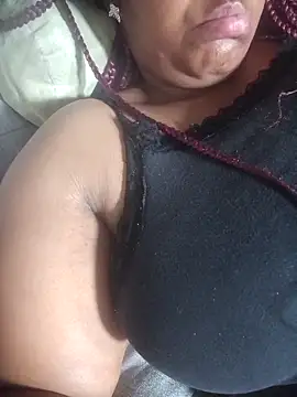 Snapshot of maleberish chatting on 12.18.25 maleberish online show from 12.18.25