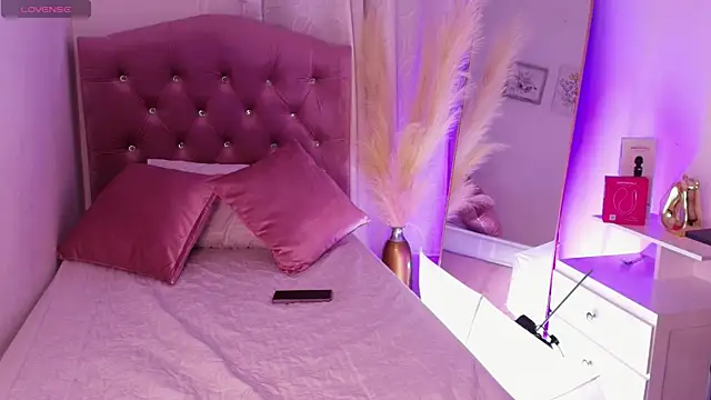 ZoeRuiiz online show from 10.26.25