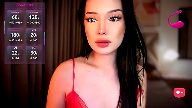 Snapshot of hadahera chatting on 10.30.25 hadahera online show from 10.30.25