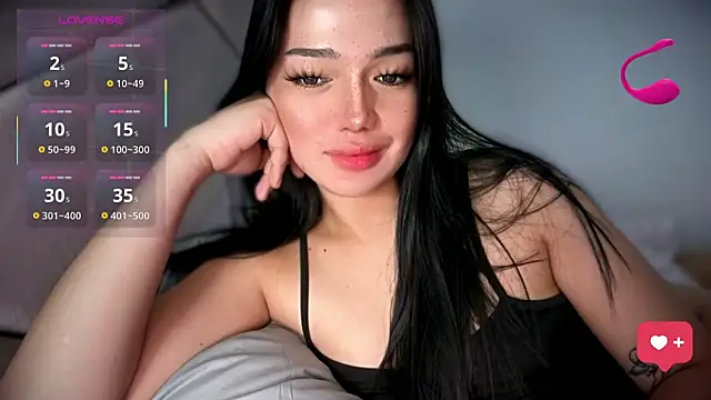 Snapshot of hadahera chatting on 11.30.25 hadahera online show from 11.30.25