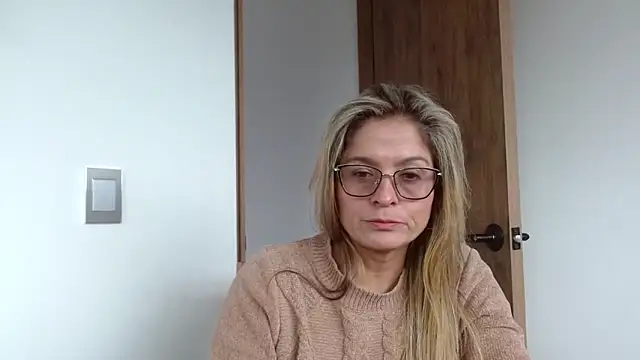 linda-mature43 online show from 10.21.25