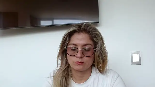 linda-mature43 online show from 10.22.25