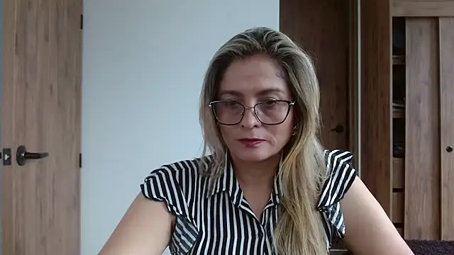 linda-mature43 online show from 10.23.25