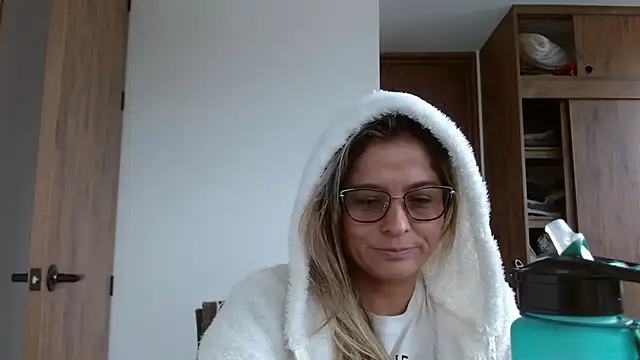 linda-mature43 online show from 11.26.25