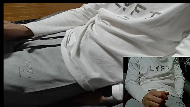 Snapshot of Yasu2000 chatting on 06.06.26 Yasu2000 online show from 06.06.26