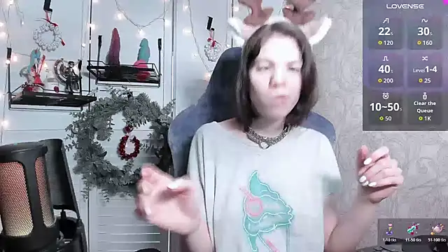 Snapshot of aestheticbeing chatting on 12.20.25 aestheticbeing online show from 12.20.25