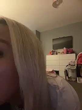 Snapshot of EllieMaeBaby chatting on 11.16.25 EllieMaeBaby online show from 11.16.25