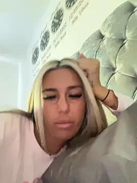 Snapshot of EllieMaeBaby chatting on 11.20.25 EllieMaeBaby online show from 11.20.25