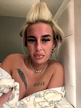 Snapshot of EllieMaeBaby chatting on 11.24.25 EllieMaeBaby online show from 11.24.25