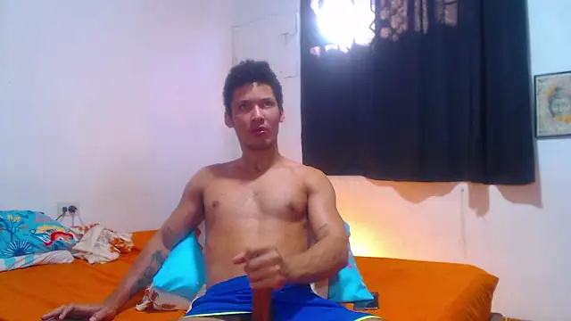 Snapshot of RuiMaddoox chatting on 10.19.25 RuiMaddoox online show from 10.19.25