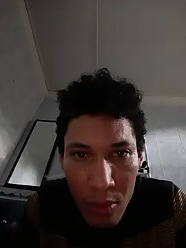 Snapshot of RuiMaddoox chatting on 10.28.25 RuiMaddoox online show from 10.28.25