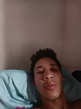 Snapshot of RuiMaddoox chatting on 10.31.25 RuiMaddoox online show from 10.31.25