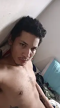 Snapshot of RuiMaddoox chatting on 11.12.25 RuiMaddoox online show from 11.12.25