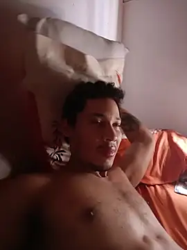 Snapshot of RuiMaddoox chatting on 11.13.25 RuiMaddoox online show from 11.13.25