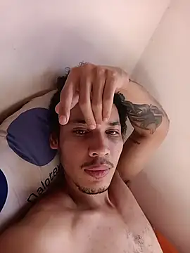 Snapshot of RuiMaddoox chatting on 11.14.25 RuiMaddoox online show from 11.14.25