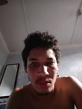 Snapshot of RuiMaddoox chatting on 11.21.25 RuiMaddoox online show from 11.21.25