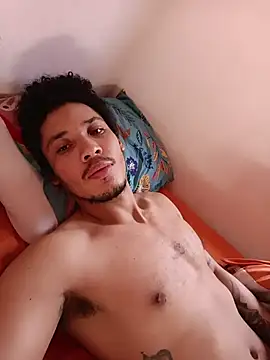 Snapshot of RuiMaddoox chatting on 11.26.25 RuiMaddoox online show from 11.26.25