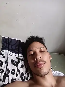 Snapshot of RuiMaddoox chatting on 12.14.25 RuiMaddoox online show from 12.14.25