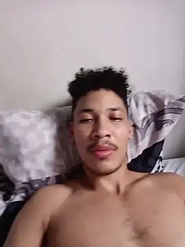 Snapshot of RuiMaddoox chatting on 12.16.25 RuiMaddoox online show from 12.16.25