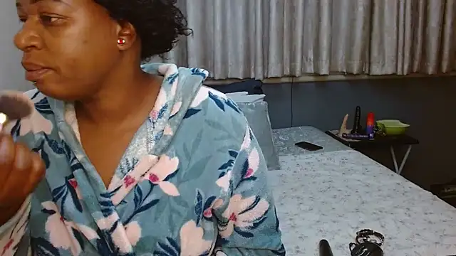 Snapshot of SlutyAngelxxx chatting on 10.30.25 SlutyAngelxxx online show from 10.30.25