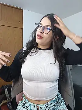 Snapshot of asumi_18 chatting on 11.20.25 asumi 18 online show from 11.20.25