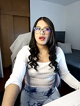 Snapshot of asumi_18 chatting on 11.28.25 asumi 18 online show from 11.28.25