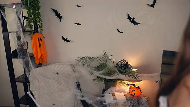 OdellaGillingham online show from 11.04.25