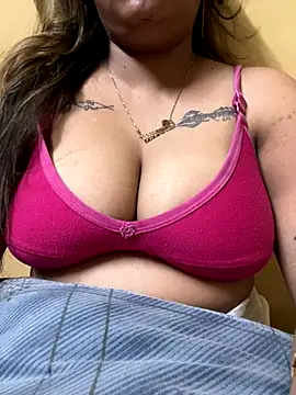 Snapshot of Shiny_HOT01 chatting on 10.31.25 Shiny HOT01 online show from 10.31.25