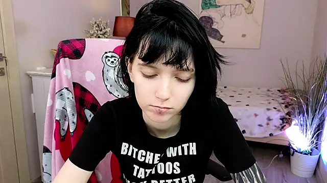 HazelTompson online show from 12.03.25