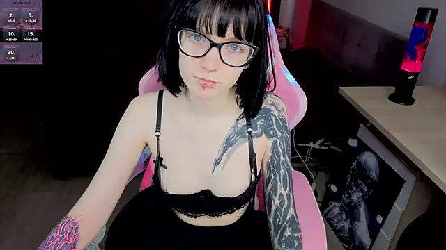 HazelTompson online show from 04.10.26