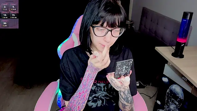 HazelTompson online show from 04.16.26