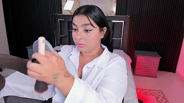 Hannasscott online show from 10.20.25