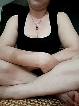 Snapshot of Kim-Anhh chatting on 10.24.25 Kim-Anhh online show from 10.24.25